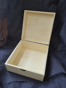 Medium pine box